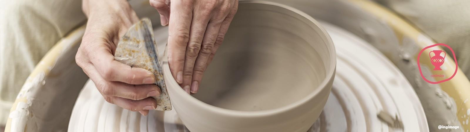 Decorar peças com tintas cerâmicas
