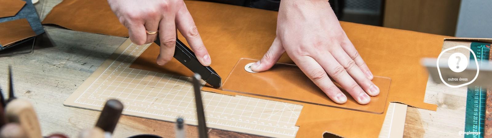 Preparação da costura de pequena marroquinaria